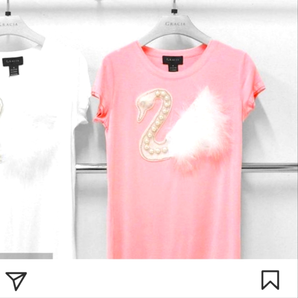 Gracia | Pink t-shirt with Fur Beaded Swan | Size Small Euc